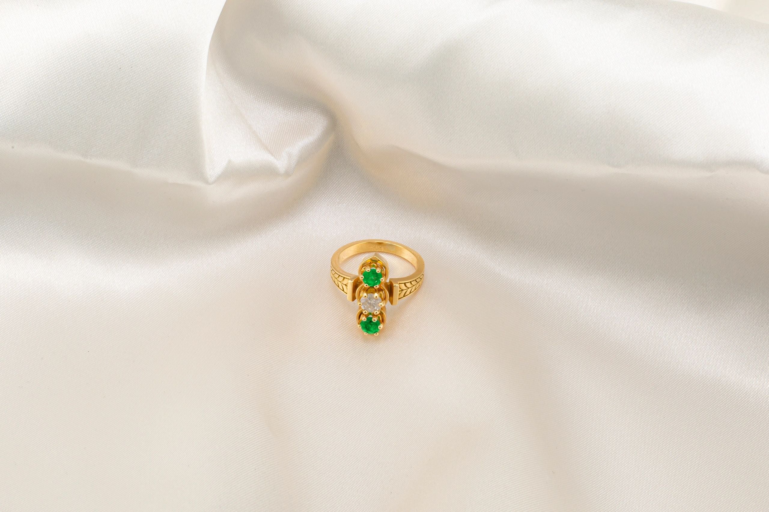 Kalistei — Emerald and diamond ring on silk